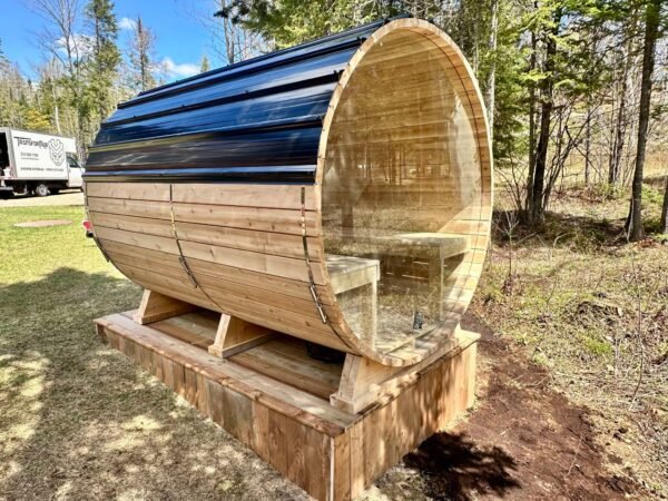 Sauna baril fond vitré et toit en tôle